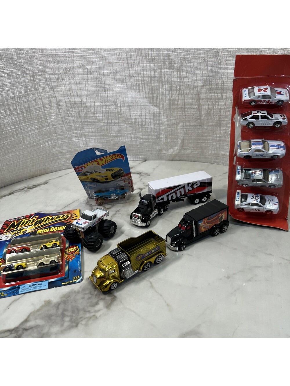 Hot Wheels Tractor Trucks Hauler Lot 14 Cars 3NEW Pack10 In  4 Used